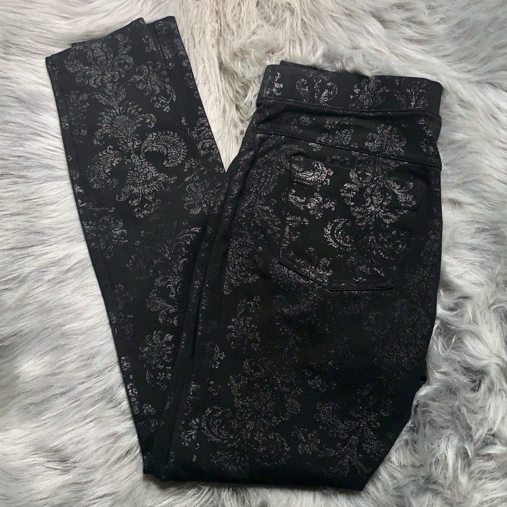 Black Leggings ✵ Hue Lace-Like Design ✵ Shine!